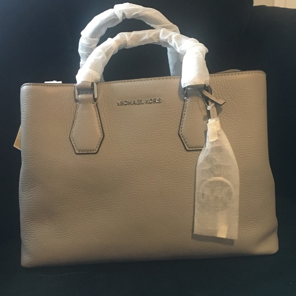 Michael Kors Handbags - Michael Kors Camille leather satchel-Lg-NWT